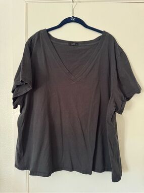 nuuds Everyday V-Neck Tee